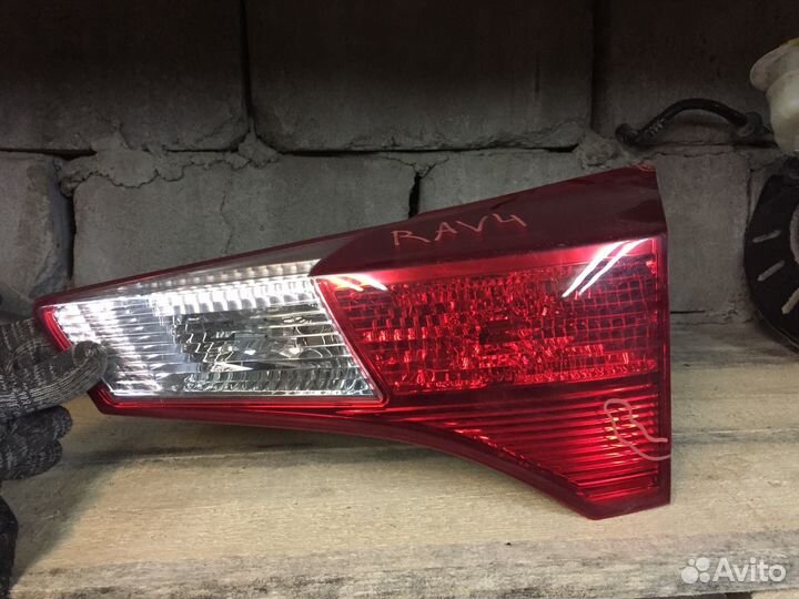Фонарь правый Toyota Rav4 CA40 дефект