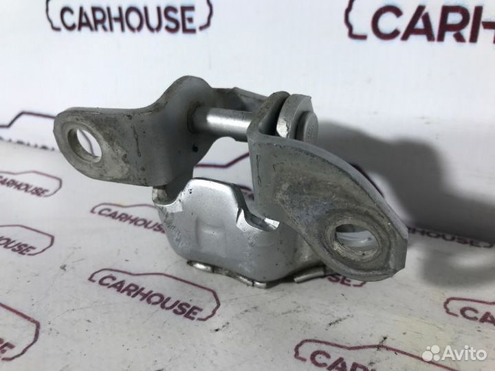 Петля двери задняя левая Toyota Corolla 150 1.6