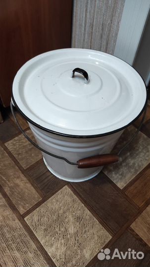 Ведро эмалированное с крышкой