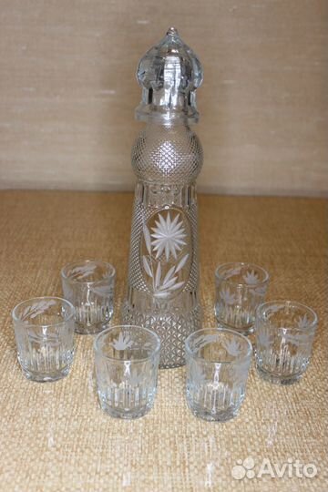 Штофы со стопками