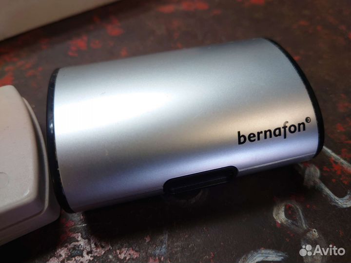 Слуховой аппарат на батарейке