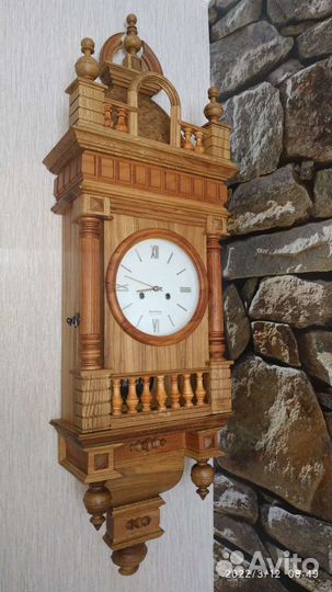 Старинные настенные часы. Изделия из дуба