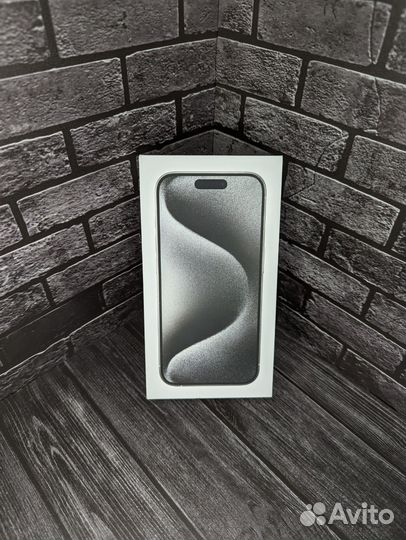 iPhone 15 pro 256 white titanium