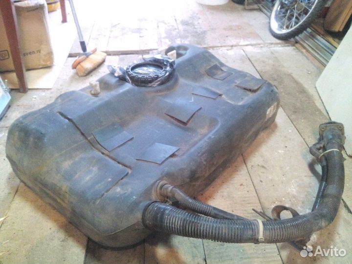 Бензобак на акцент