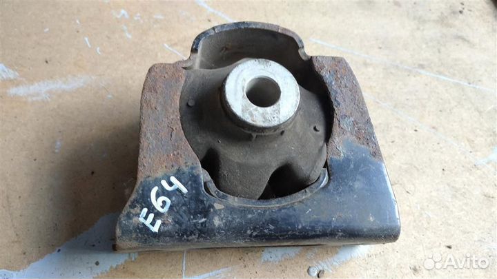Опора двигателя передняя toyota corolla ZRE151