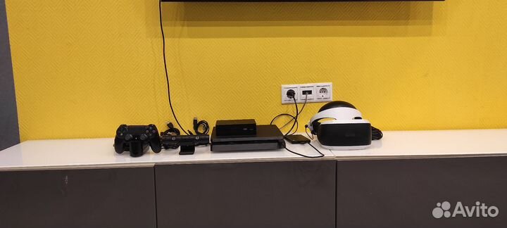 Sony playstation 4 +VR+ 2 контроллера+4игры