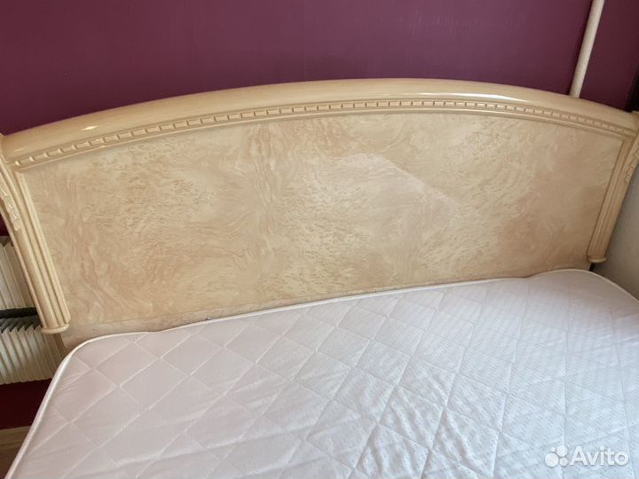 Кровать двухспальная с матрасом 160 200