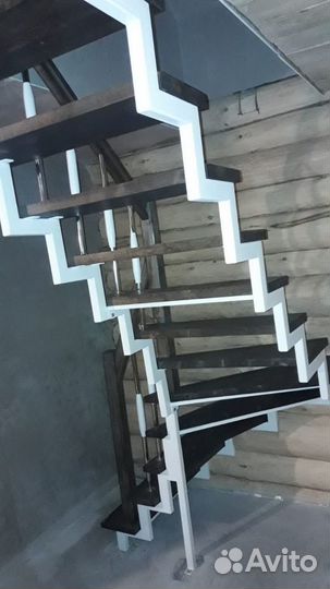 Лестница на металлокаркасе