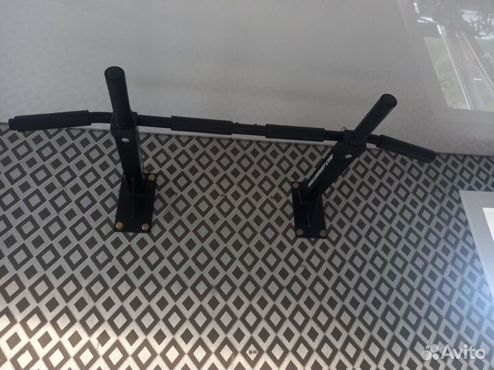 Турник настенный