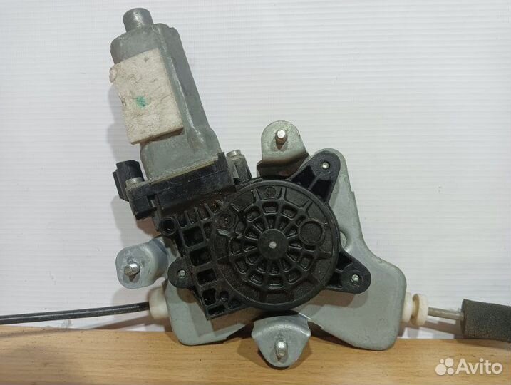 Стеклоподъемник задний левый Ssangyong Kyron 2