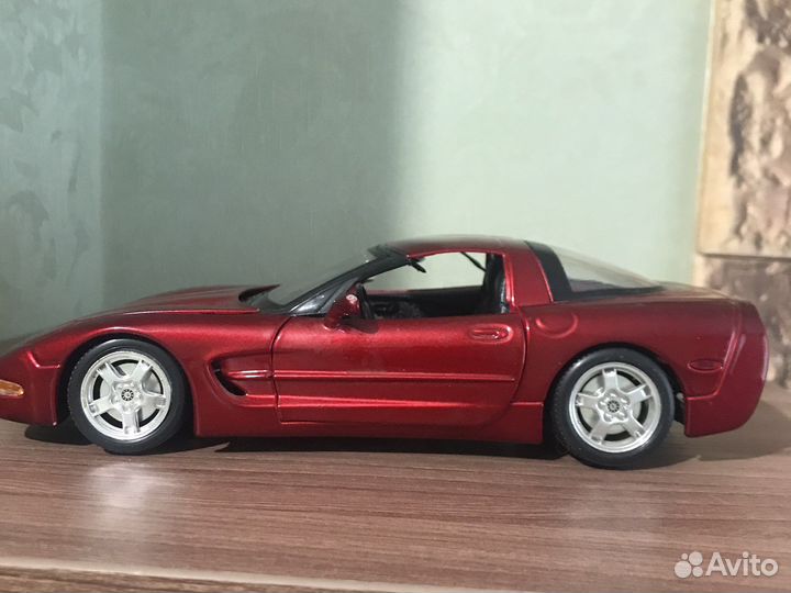 Коллекционная машина 1/18 Chevrolet Corvette
