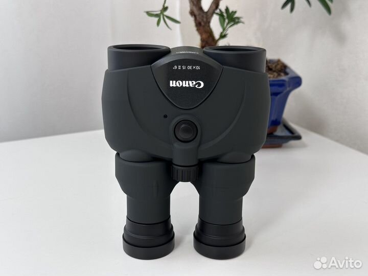 Бинокль Canon Binoculars 10x30 IS II