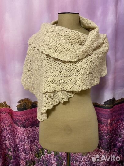 Кремовый шерстяной платок