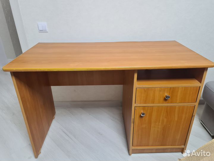 Письменный стол