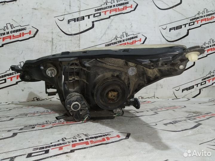 Фара toyota ractis NCP120 NCP122 NCP125 NSP120 NSP