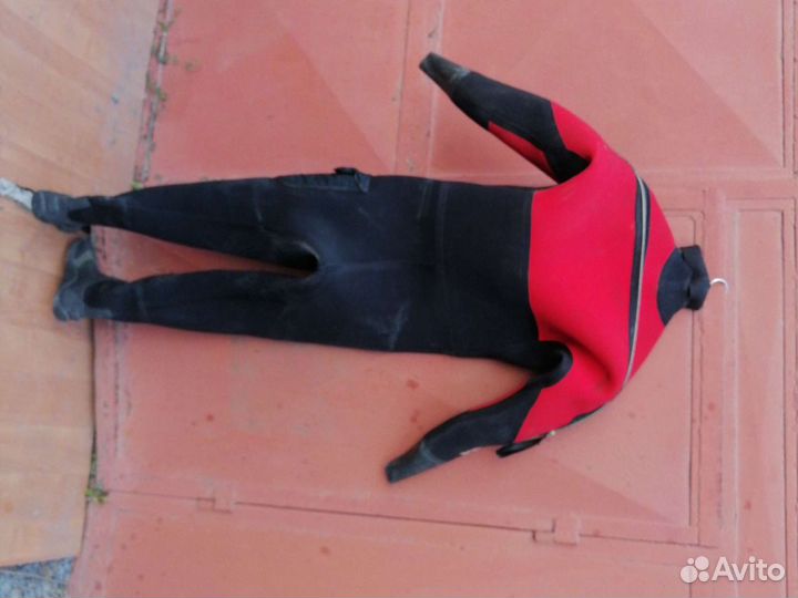 Сухой гидрокостюм для дайвинга