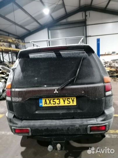 Кнопка аварийной сигнализации Mitsubishi Pajero