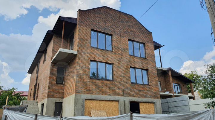 Таунхаус 140 м² на участке 6 сот.