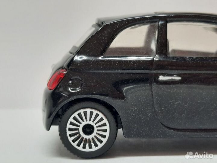 Модель Fiat 500 коллекционная машинка