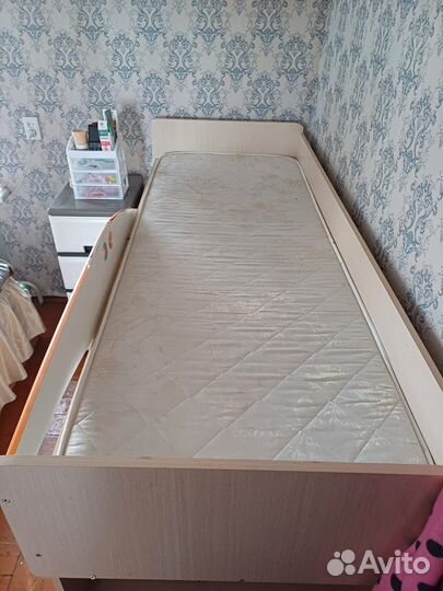 Кровать чердак со столом