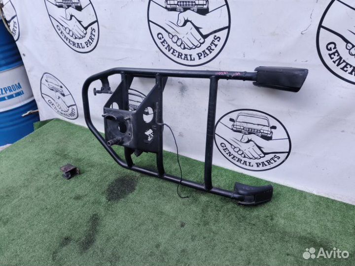 Крепление запасного колеса Toyota Land Cruiser