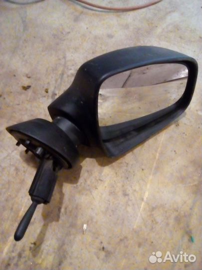 Продам правое зеркало Daster