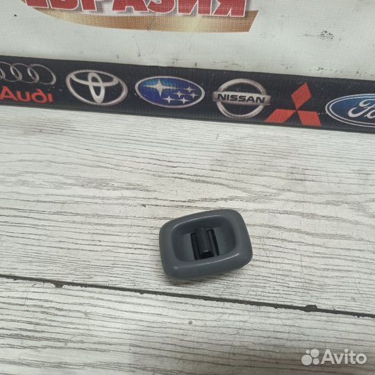 Кнопка стеклоподъемника передняя левая Suzuki