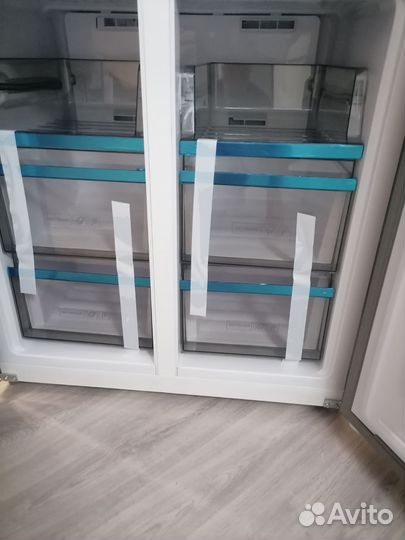 Холодильник многодверный стекло фасад голубой