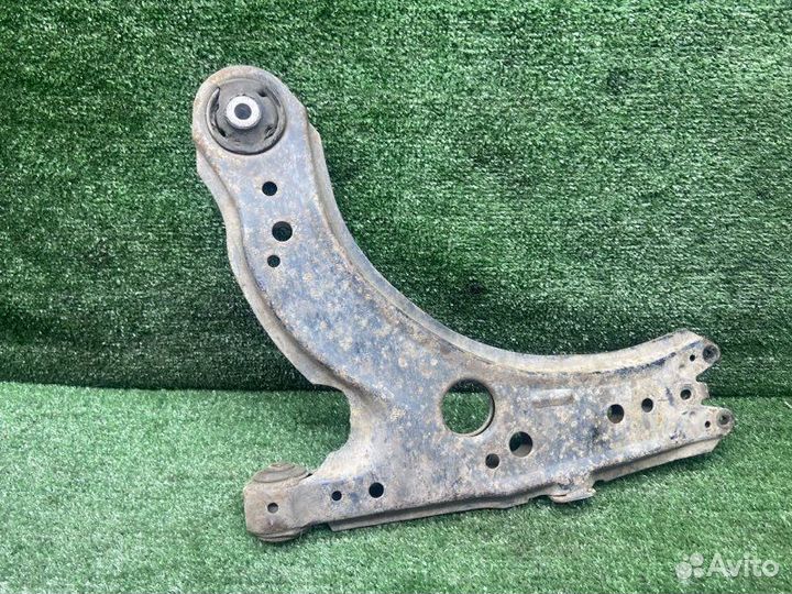 Рычаг нижний правый Skoda Octavia 1 A4