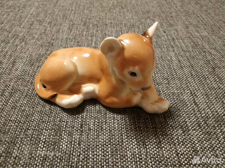 Фарфоровая статуэтка