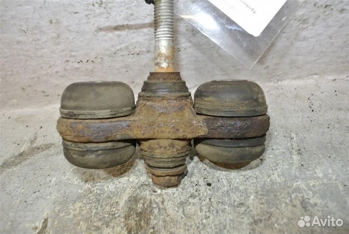 Кронштейн реактивной тяги Opel Astra J 2010