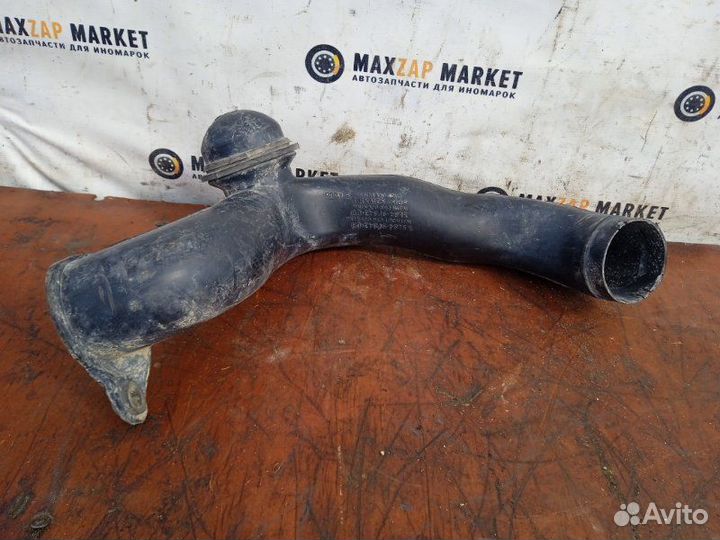 Патрубок воздухозаборника Ford Maverick 2002 (б/у)