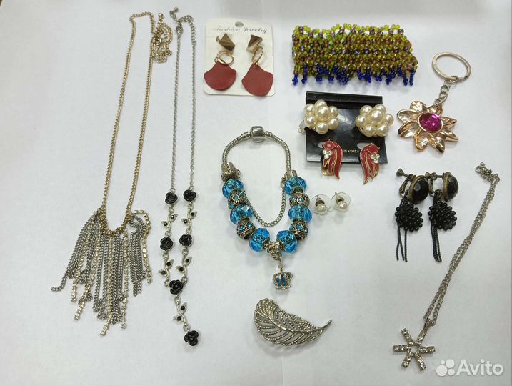 Лот бижутерии 3