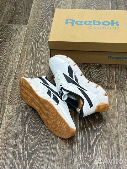 Кроссовки белые чёрные Reebok унисекс