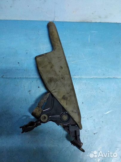 Рычаг стояночного тормоза 8D0711305F