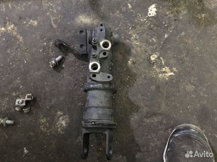 Цилиндр kdss переднего стабилизатора тойота L.C. 2