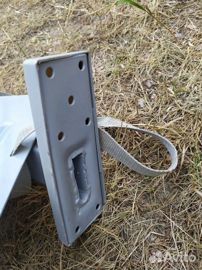 Подставка под маленький телевизор