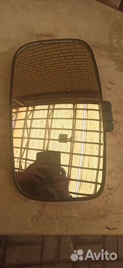 Зеркало заднего вида на праворульный грузовик