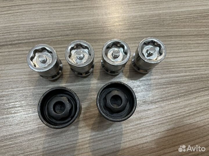 Гайки секретки 12x1.5 новые