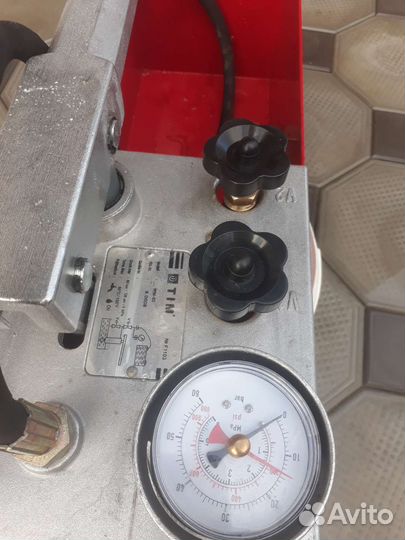 Опрессовочный насос