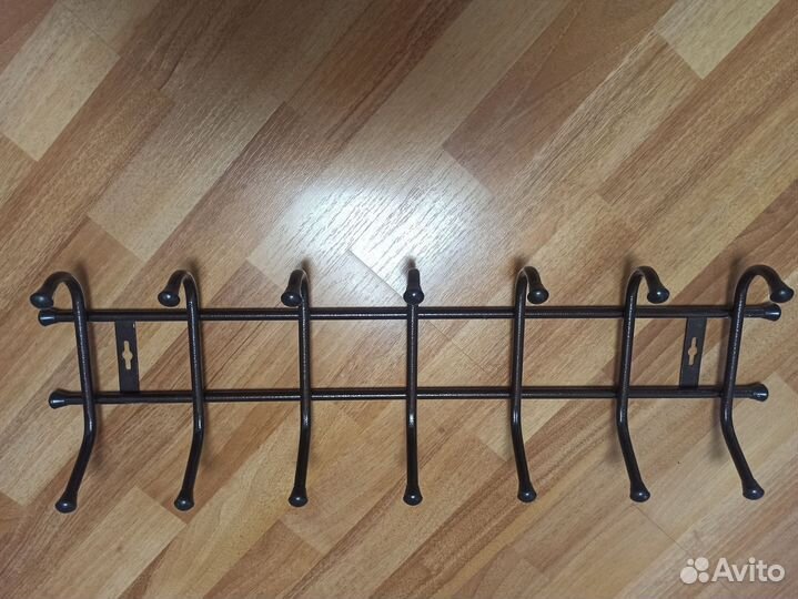 Вешалка настенная металлическая