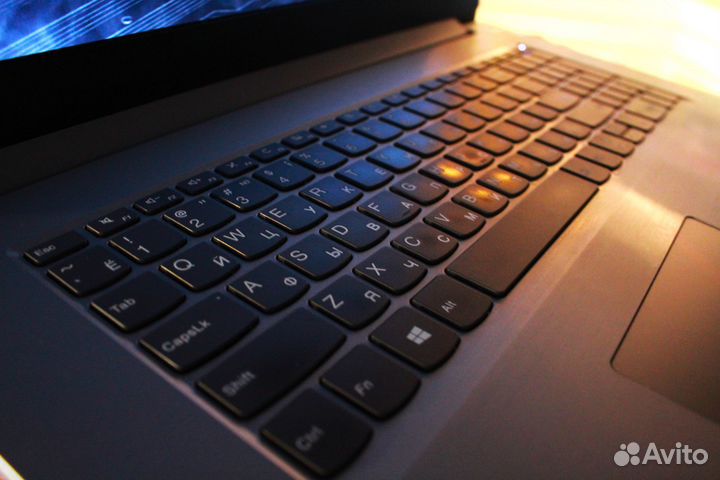 Ноутбук Lenovo \ Ryzen 5 \ 17.3 \ 8GB \ RX Vega 8