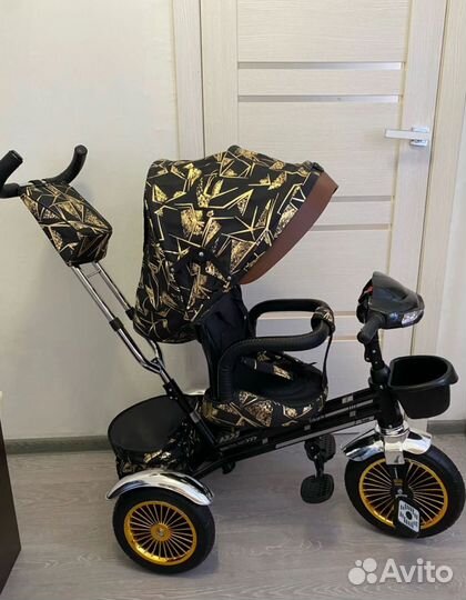 Трехколесный велосипед с ручкой