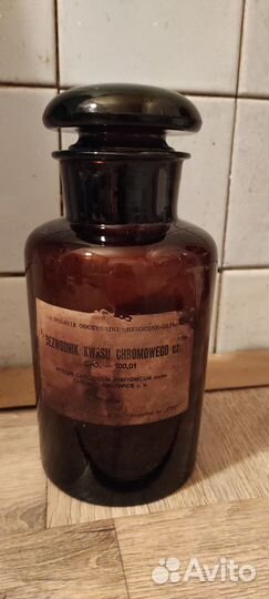 Старинная склянка бутыль с притертой крышкой