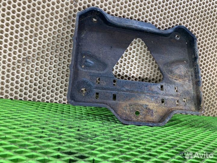 Площадка акб Mercedes-Benz w124