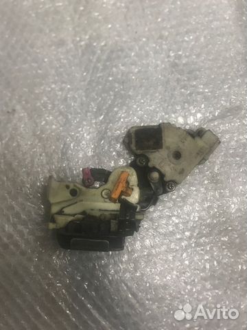 Замок двери задний правый Nissan Laurel HC34