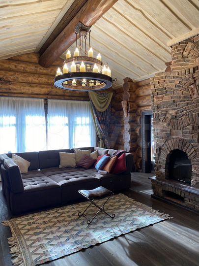 Дом 400 м² на участке 2 га