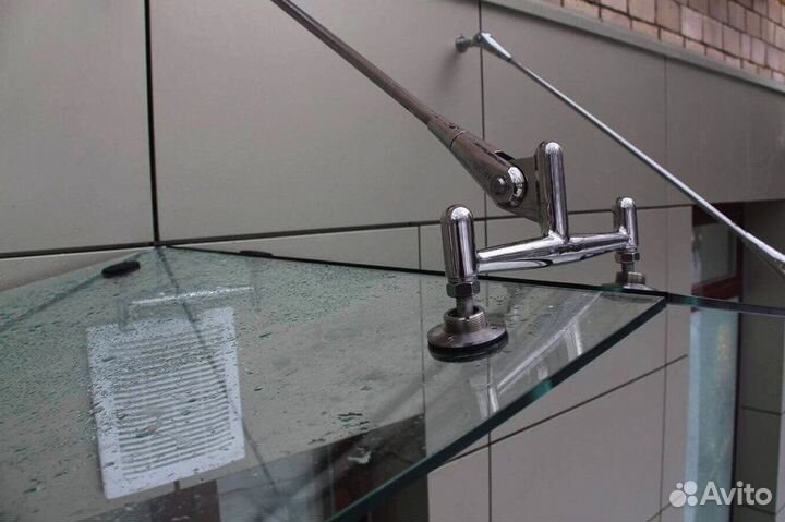 Стеклянный козырек