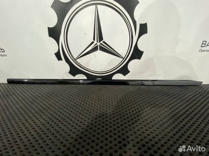 Молдинг двери задней левой Mercedes-Benz E-Класс