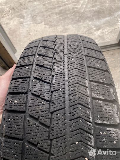 Bridgestone Blizzak VRX 215/60 R17